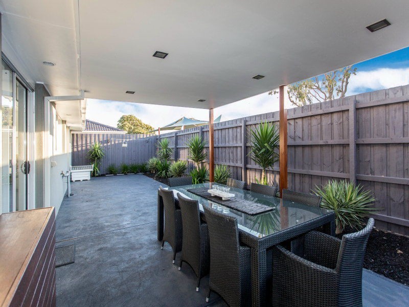 2/8 Woodbine Grove, Chelsea VIC 3196