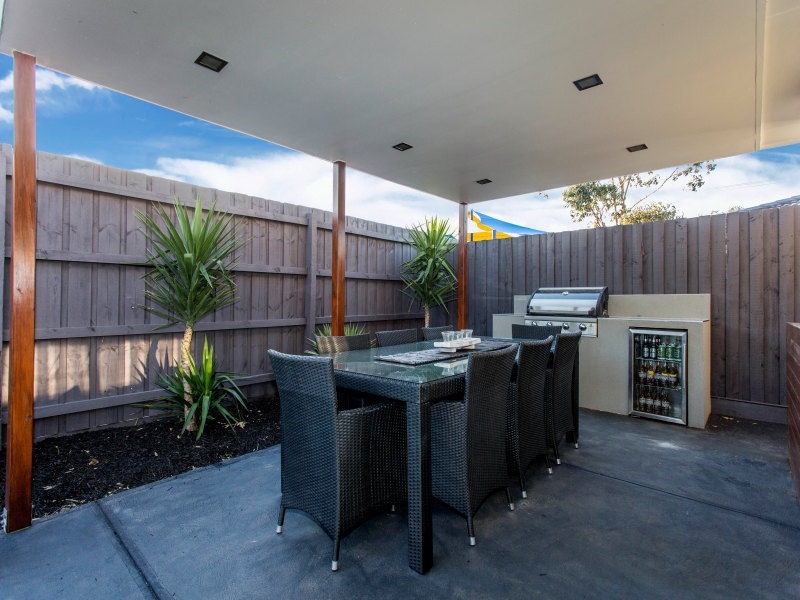 2/8 Woodbine Grove, Chelsea VIC 3196