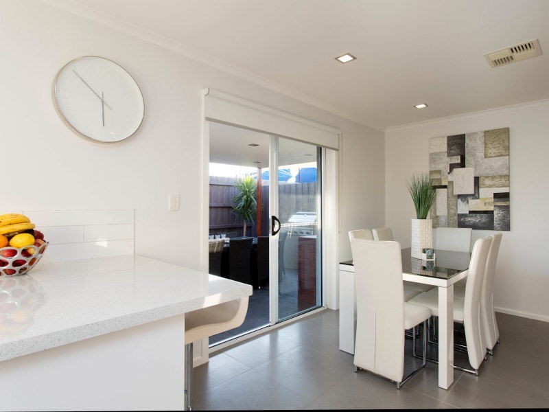 2/8 Woodbine Grove, Chelsea VIC 3196