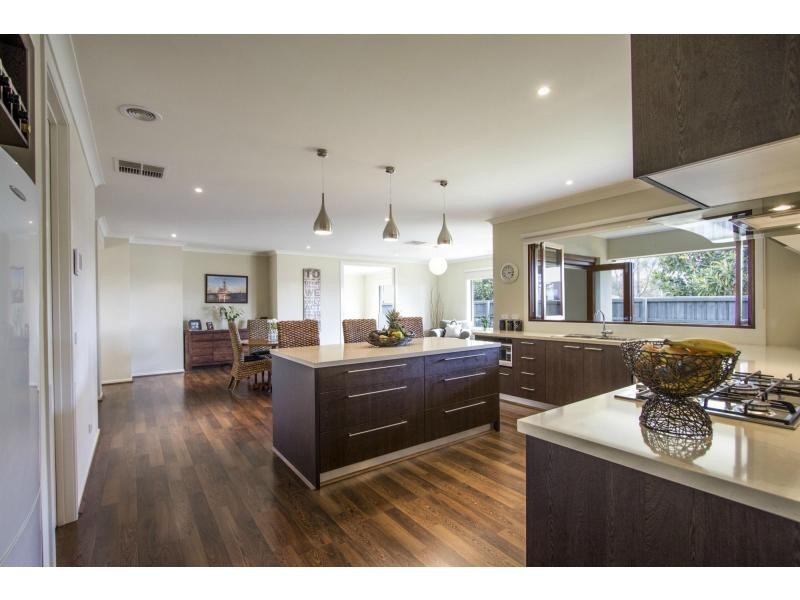 2 Portland Place, Waterways VIC 3195