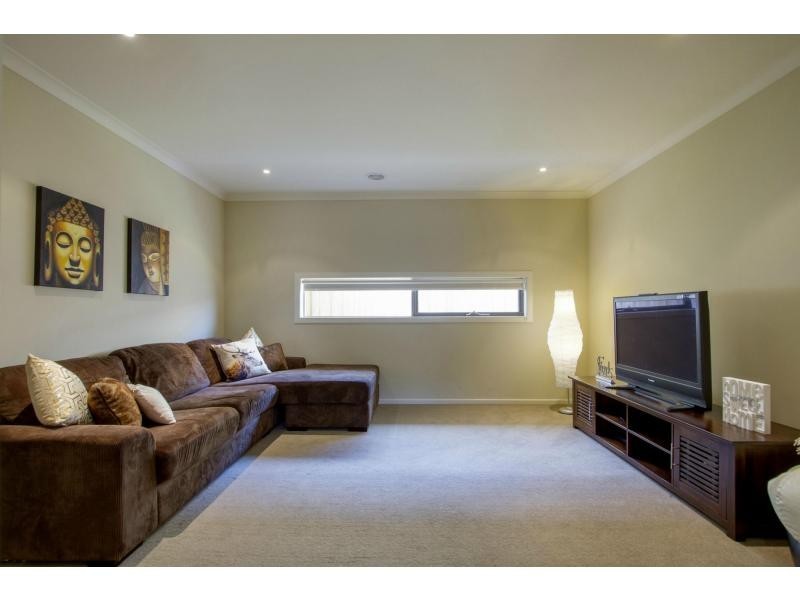 2 Portland Place, Waterways VIC 3195