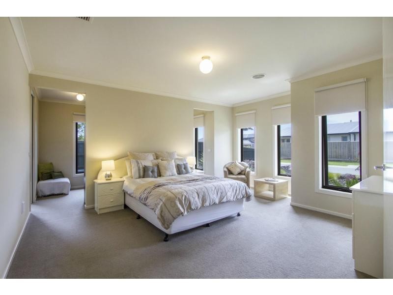 2 Portland Place, Waterways VIC 3195