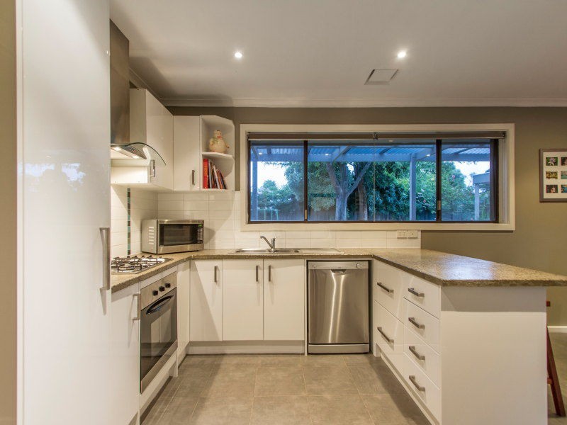 16 Elisdon Drive, Seaford VIC 3198