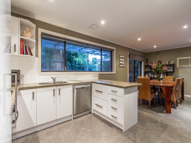 16 Elisdon Drive, Seaford VIC 3198