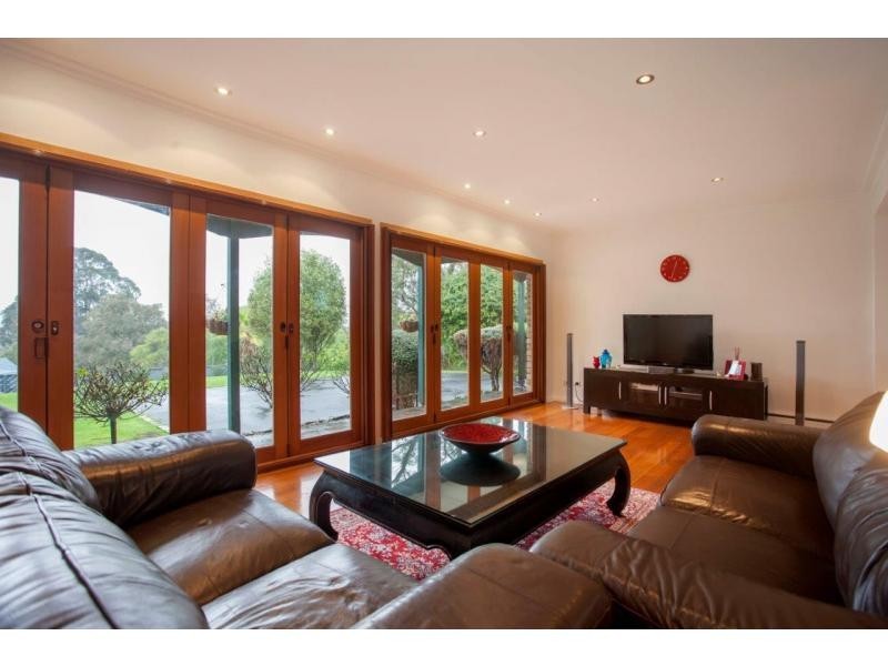 8 Mountain Avenue, Frankston South VIC 3199