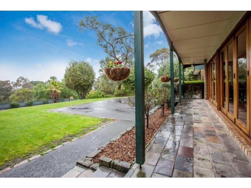 8 Mountain Avenue, Frankston South VIC 3199