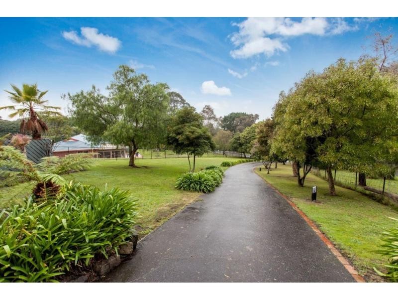 8 Mountain Avenue, Frankston South VIC 3199