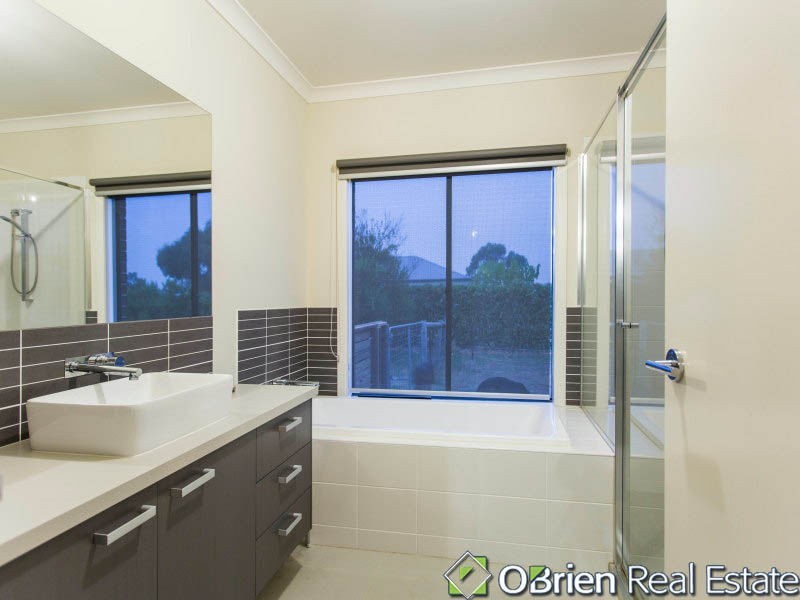 12 Island View Crescent, Bittern VIC 3918