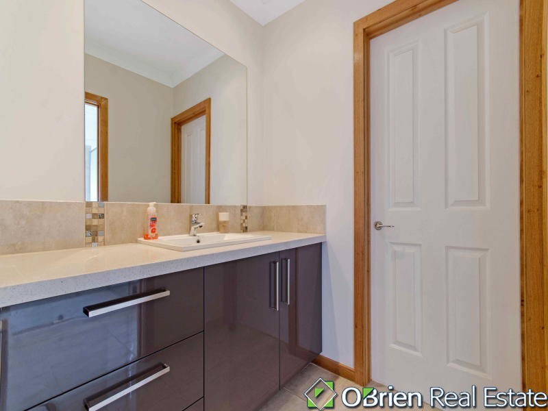 5 Maurandra Close, Hastings VIC 3915