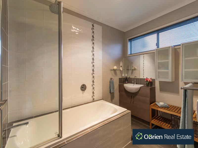 17 Mermaid Court, Patterson Lakes VIC 3197