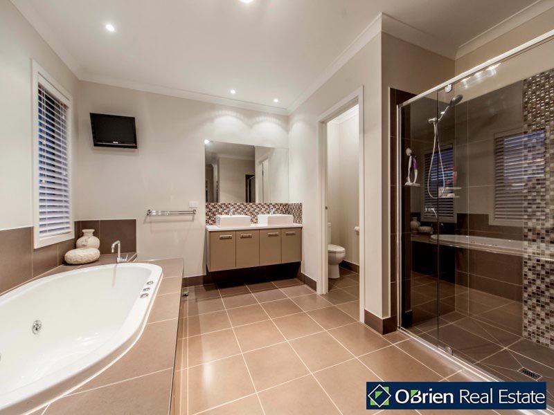 95 Sandhurst Boulevard, Sandhurst VIC 3977