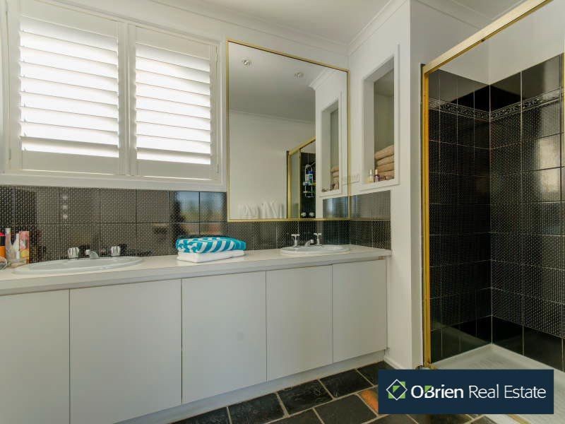 4 Palm Beach Drive, Patterson Lakes VIC 3197