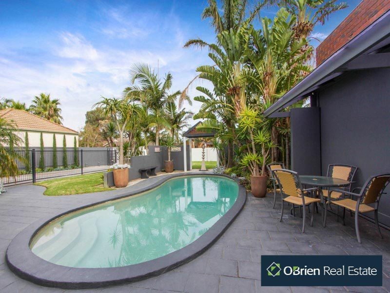 4 Palm Beach Drive, Patterson Lakes VIC 3197