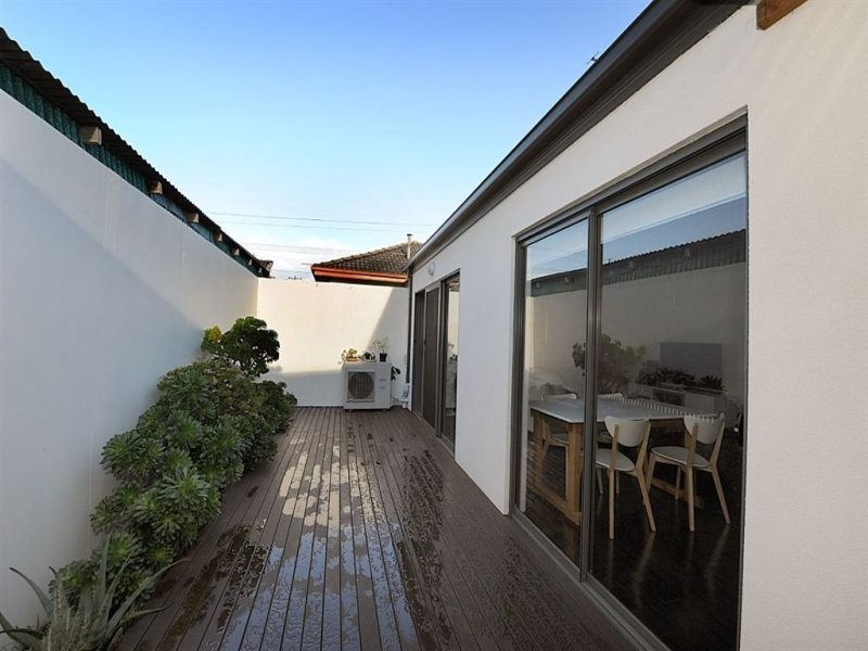 2A Vivienne Street, Seaford VIC 3198