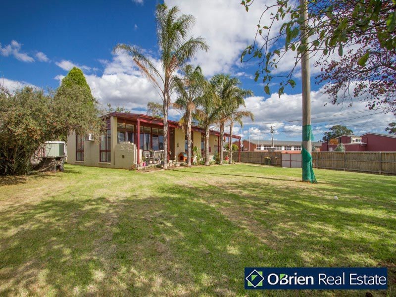 21 Silvertop Crescent, Frankston North VIC 3200