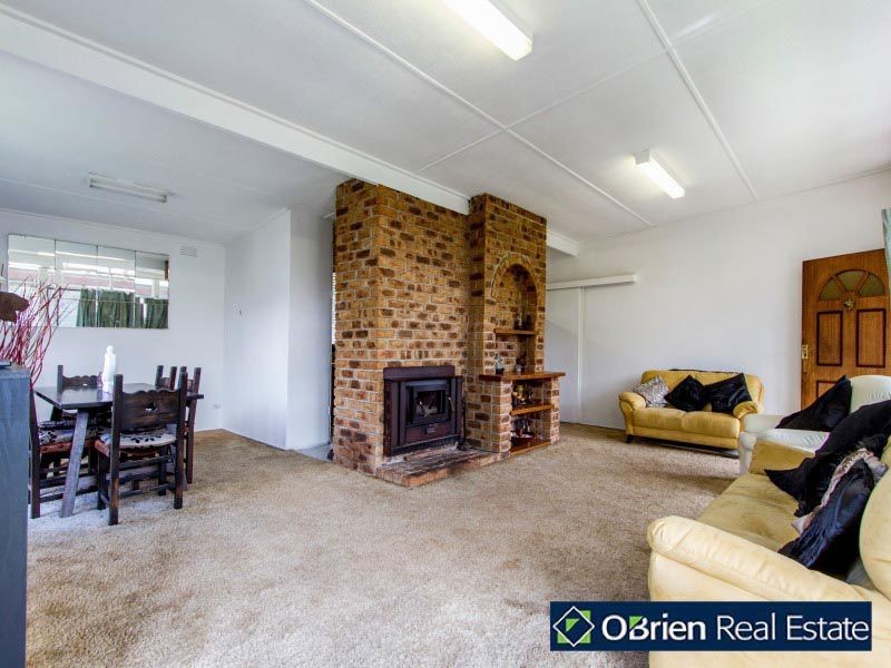 21 Silvertop Crescent, Frankston North VIC 3200