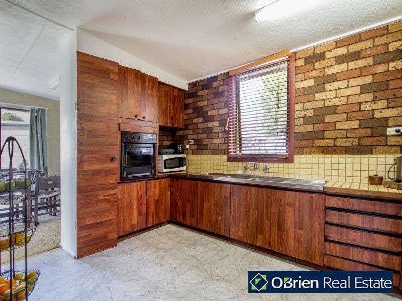 21 Silvertop Crescent, Frankston North VIC 3200
