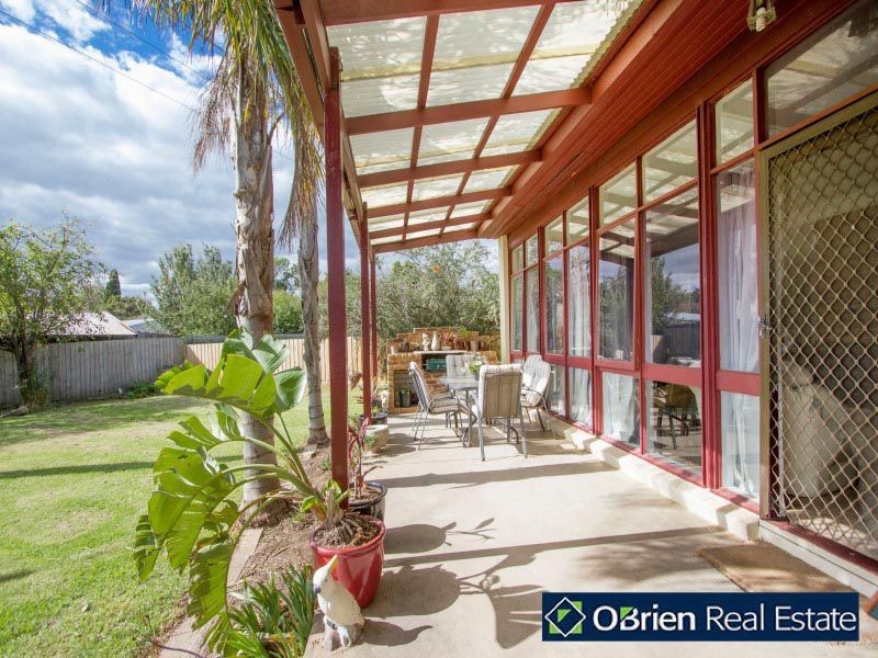 21 Silvertop Crescent, Frankston North VIC 3200