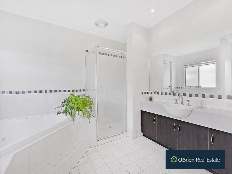 2 Hidden Grove Boulevard, Keysborough VIC 3173