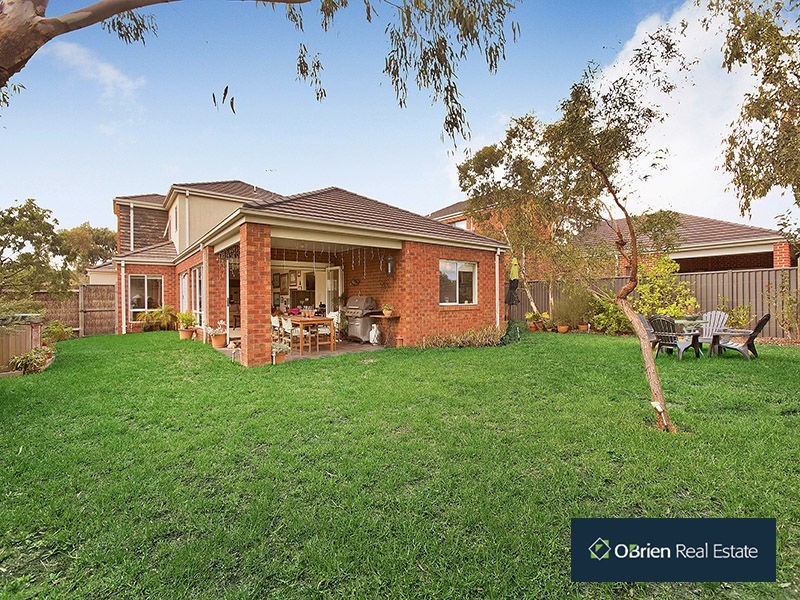 2 Hidden Grove Boulevard, Keysborough VIC 3173