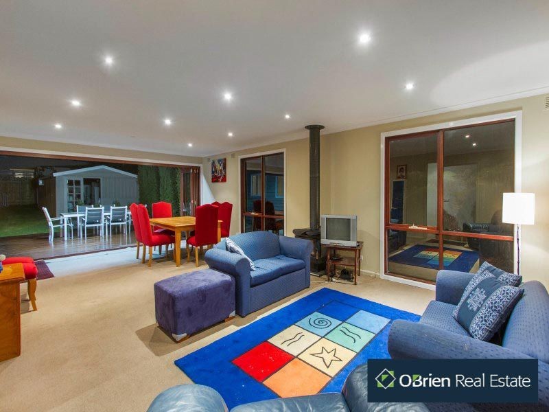 11 Lochiel Avenue, Edithvale VIC 3196