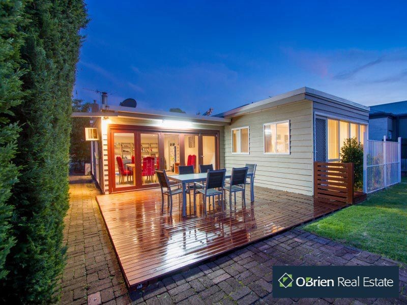 11 Lochiel Avenue, Edithvale VIC 3196