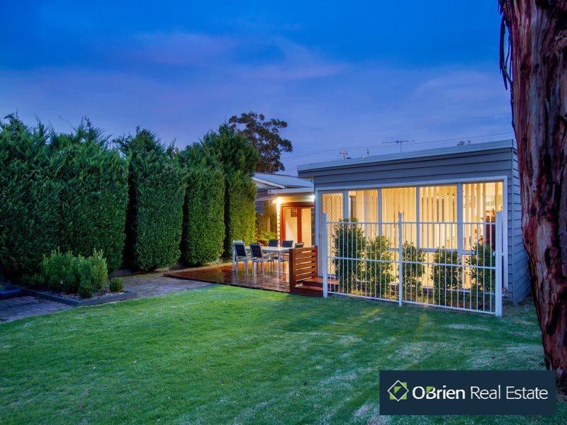 11 Lochiel Avenue, Edithvale VIC 3196