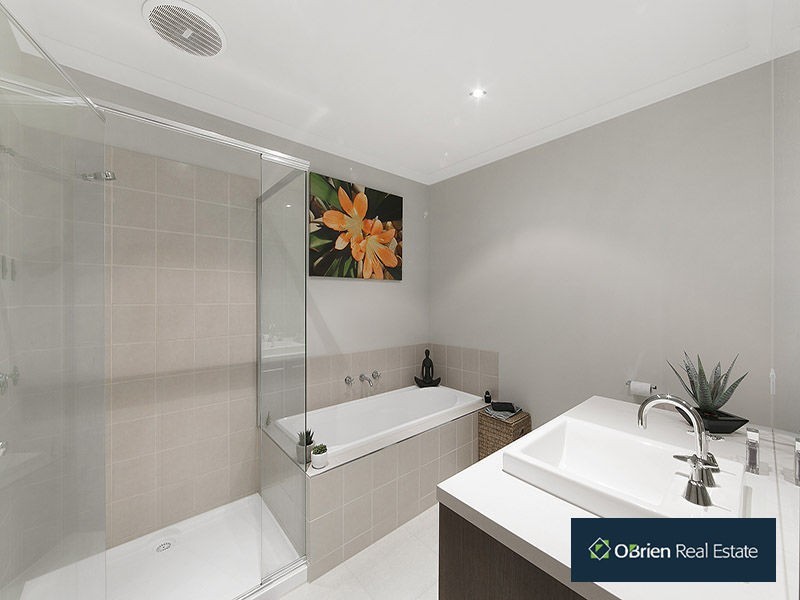 12 Greenview Terrace, Keysborough VIC 3173