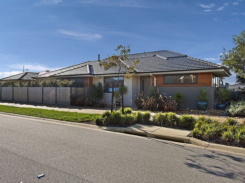 2 Pemberton Lane, Sandhurst VIC 3977