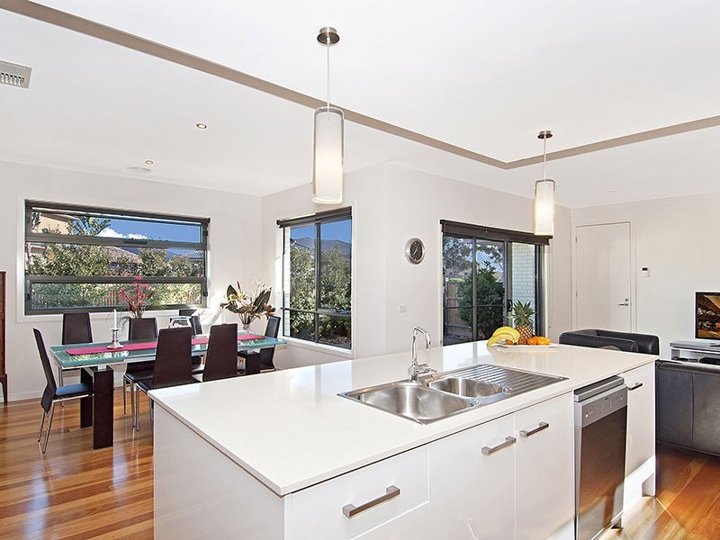 2 Pemberton Lane, Sandhurst VIC 3977