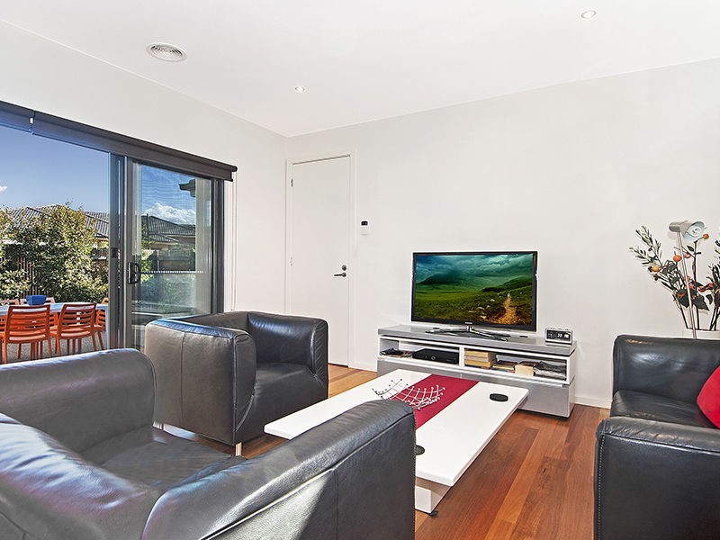 2 Pemberton Lane, Sandhurst VIC 3977