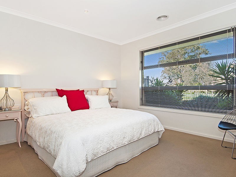 2 Pemberton Lane, Sandhurst VIC 3977