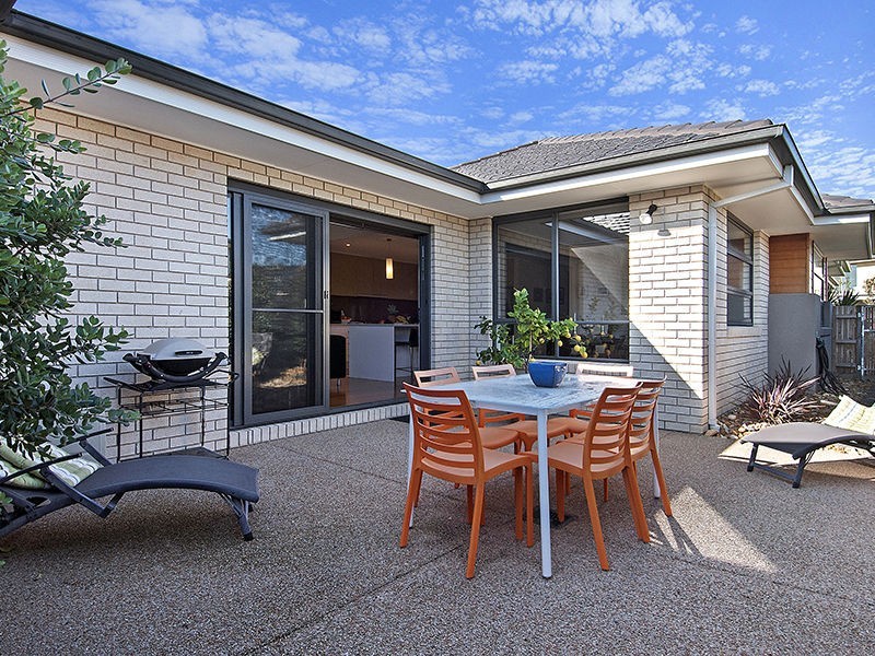 2 Pemberton Lane, Sandhurst VIC 3977
