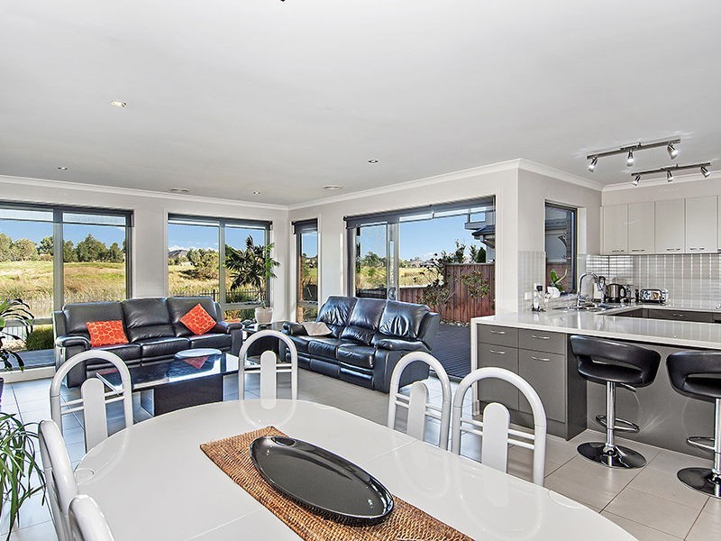 42 Lakeside Drive, Sandhurst VIC 3977