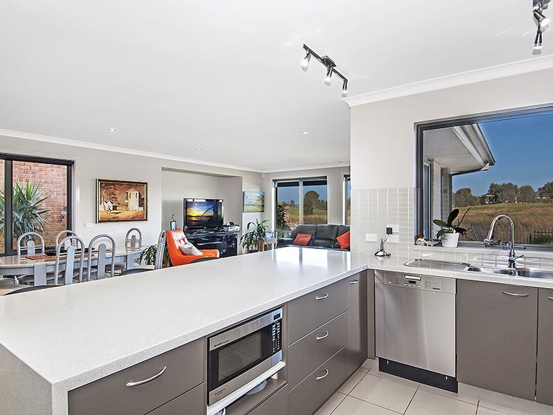 42 Lakeside Drive, Sandhurst VIC 3977