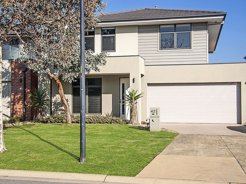 42 Lakeside Drive, Sandhurst VIC 3977