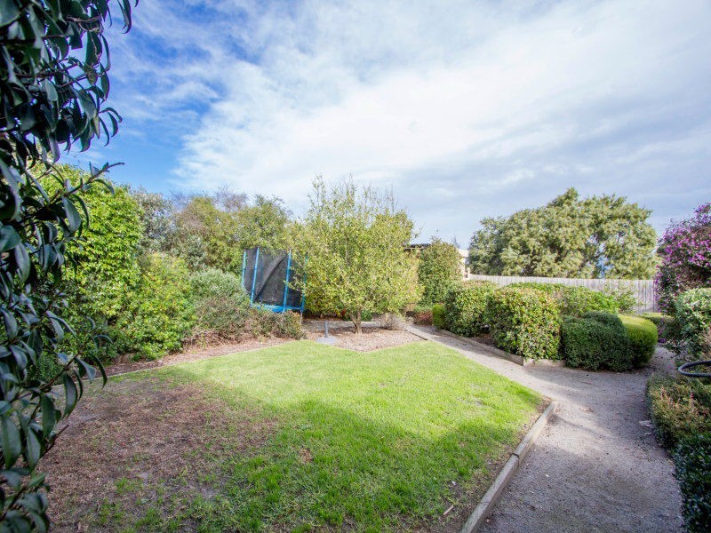17 Armata Crescent, Frankston North VIC 3200