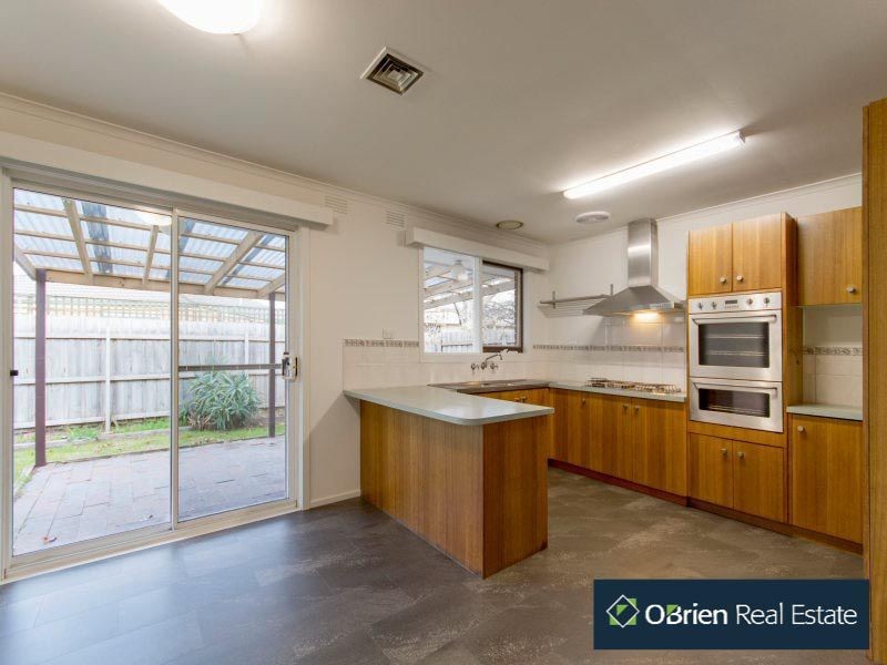 14 Laraine Court, Bonbeach VIC 3196