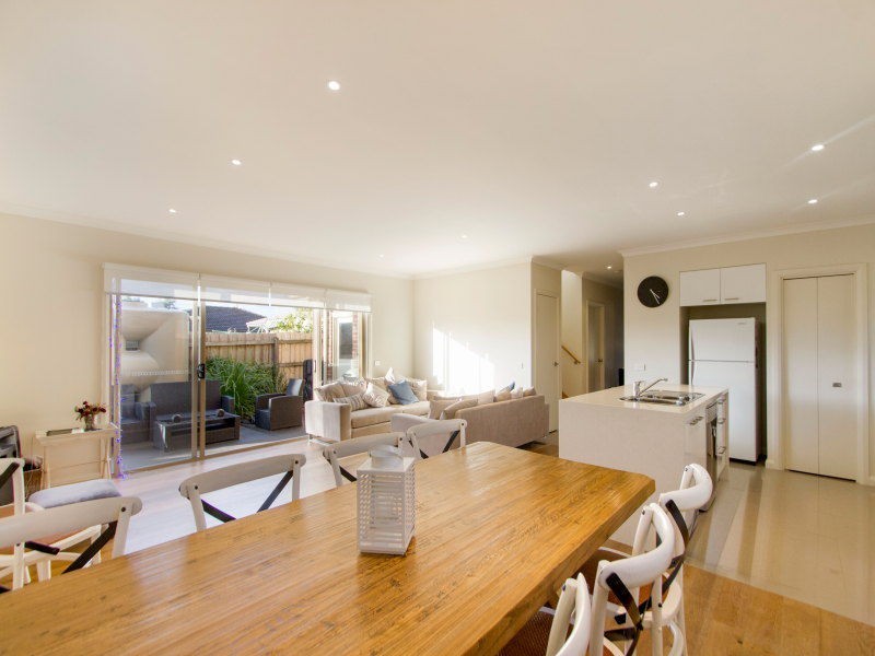 11 Mountain View Crescent, Seaford VIC 3198