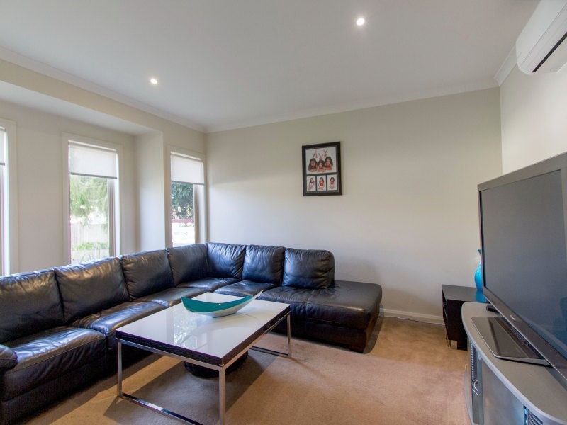 11 Mountain View Crescent, Seaford VIC 3198