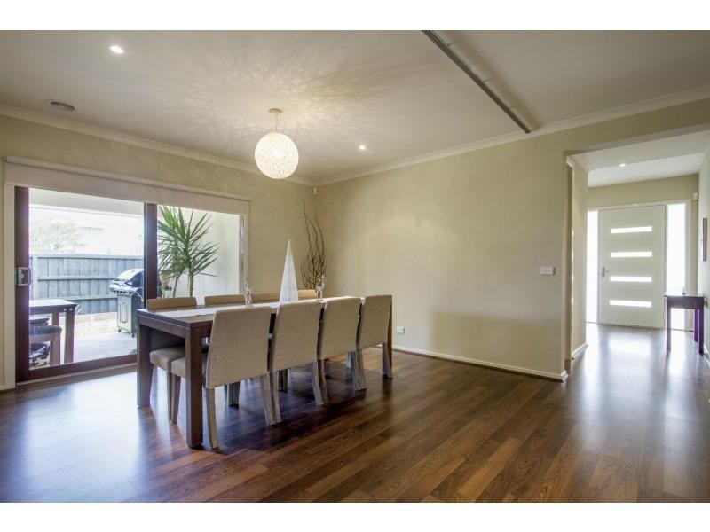 2 Portland Place, Waterways VIC 3195