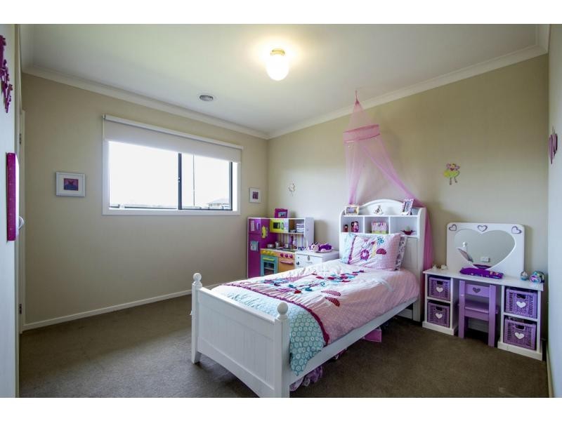 2 Portland Place, Waterways VIC 3195