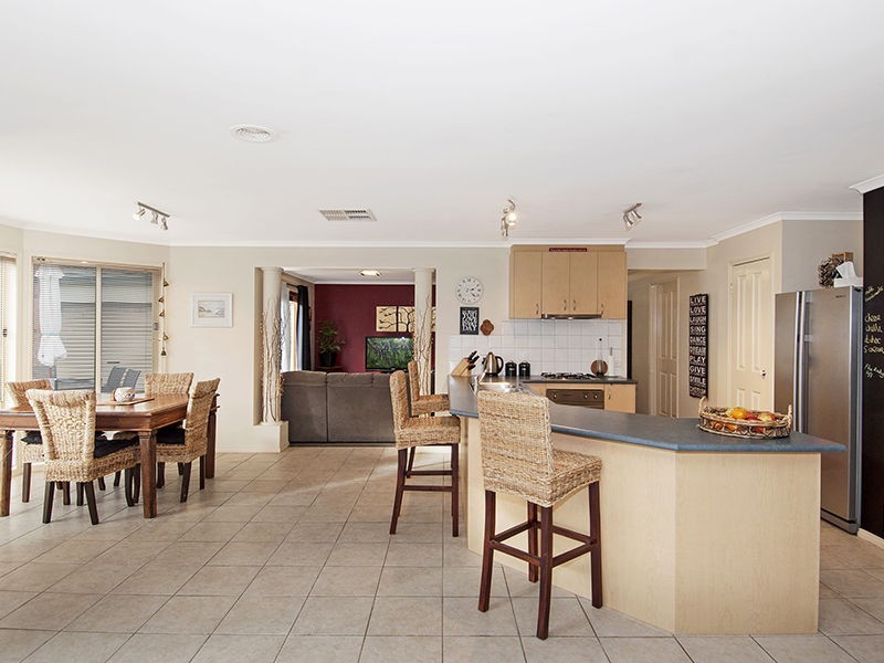 4 Desmond Court, Carrum Downs VIC 3201