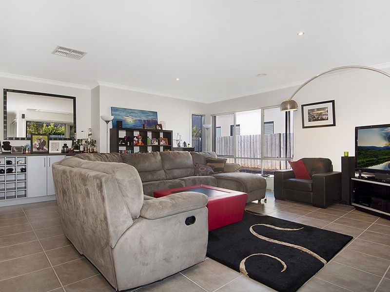 19 Hyperno Way, Sandhurst VIC 3977