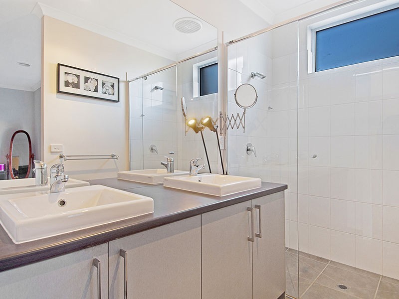 19 Hyperno Way, Sandhurst VIC 3977