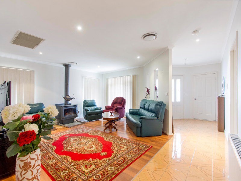 6 Tennyson Avenue, Clayton South VIC 3169