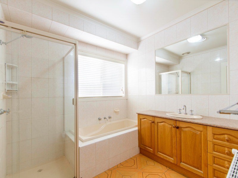 6 Tennyson Avenue, Clayton South VIC 3169