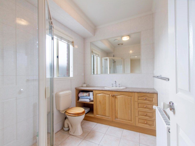 6 Tennyson Avenue, Clayton South VIC 3169