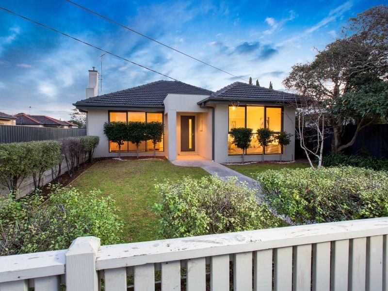 2 Cross Road, Chelsea VIC 3196