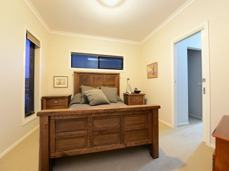 5 Merriwee Chase, Sandhurst VIC 3977